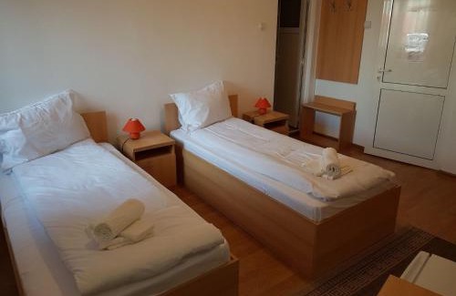 Fagaras Maison | Piete Targuri Si Oboare