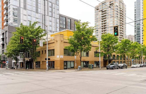Belltown Maison | Pike Market Millionaire's Oasis: 3-Bedroom Seattle Sky Palace