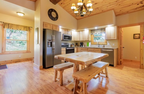 Woodland Park Cabine | Pikes Peak Ranch - Angler's Cove Cabin