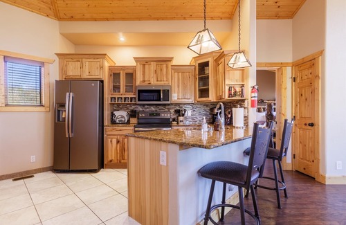 Woodland Park Cabine | Pikes Peak Ranch - Bear Den Cabin