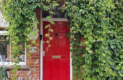 Glastonbury Maison | Pilgrims of the Goddess - Room 7