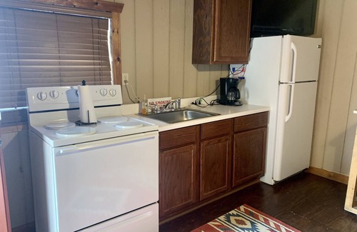 Carrizo Springs Cabine | Pilon cabin. Comfortable quiet cabin 8 miles outside Carrizo Springs