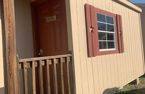 Carrizo Springs Cabine | Pilon cabin. Comfortable quiet cabin 8 miles outside Carrizo Springs