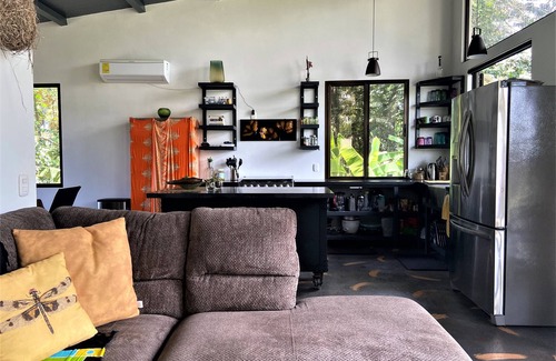 Langostino Maison | Pilon de Pavones Plush Hideaway