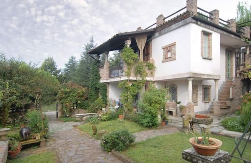 Asti Chalet De Ski | Entire romantic cottage in the hills of Asti, between Monferrato, Langhe, Roero