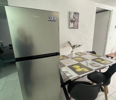 Zapopan Maison | Pinar de la Calma Casa Renovada dentro del periferico excelente ubicacion a tan solo 5 minutos del ITESO TecMilenio UVM Parque Industrial Tecnologico II