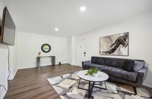 Newark Appartement | Pine Brook 1108 I Pool Gym I Free Parking !