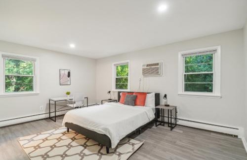 Newark Appartement | Pine Brook 808 I Your Newark Retreat I Pool & Gym