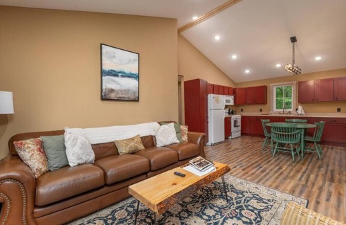 Pine City Cabine | Pine City/River/kayaks/dogs/firepit/screen porch