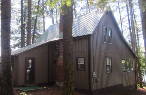 Brantingham Cottage | Pine Cone Point, charmant camp ADK, 180 'au bord du lac sur le lac Brantingham vierge