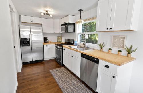 Douglas Maison | Pine Cove - Close to downtown and beaches