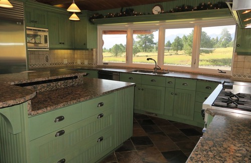 Ridgway Maison | Pine Grove Estate: Beautiful Log home on 40 acres with fantastic Mountain Views