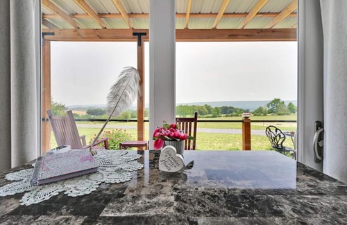 Pine Grove Appartement | Pine Grove Scenic View: Unforgettable Love Getaway