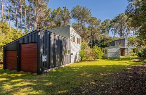 Matarangi Maison | Pine Haven - Matarangi Holiday Home