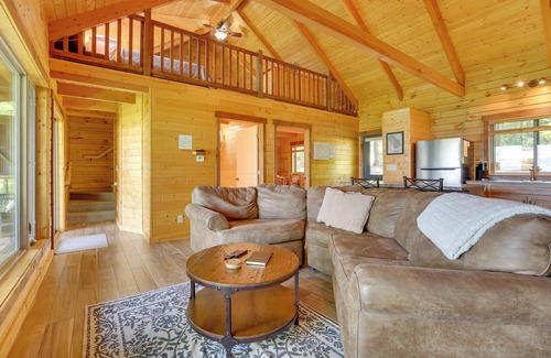 Mindoro Cabine | 'Pine Knob' Cabin w/Bluff Views in Mindoro!
