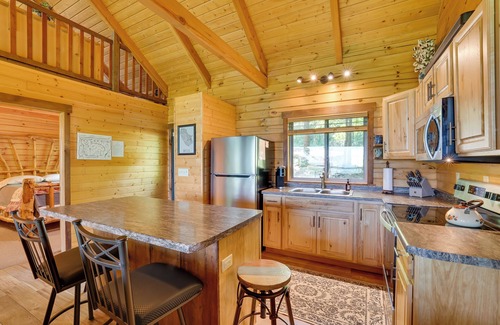 Mindoro Cabine | 'Pine Knob' Cabin w/Bluff Views in Mindoro!