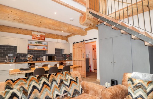 Grantown-on-Spey Cottage | PINE MARTEN LODGE, pet friendly, with hot tub in Nethy Bridge