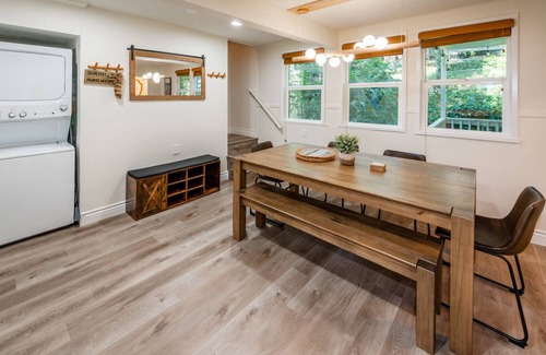 Crestline Cabine | Pine Tree Hideaway with flat property/parking