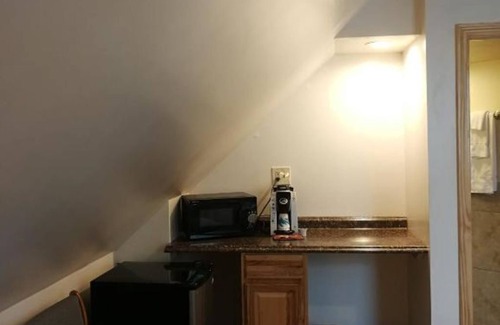 Old Orchard Beach Appartement | Pine View Lodge Old Orchard Beach - Attic Double/Full bed Unit