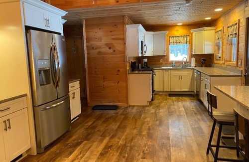 Brantingham Cabine | Pine View Retreat | Walk to Lake | Game Room