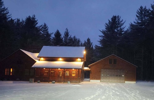 Brantingham Cabine | Pine View Retreat | Walk to Lake | Game Room