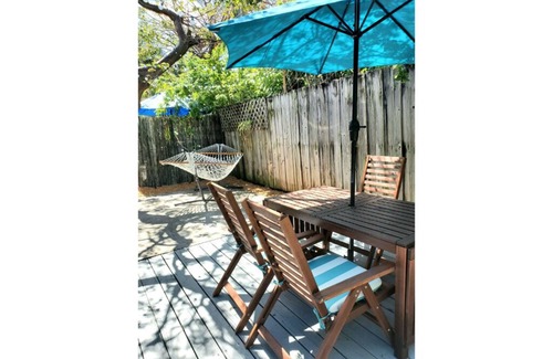 Briny Breezes Maison | Pineapple Beach Cottage steps from the sand!