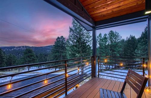 Evergreen Meadows Maison | Pinebox at Evergreen Modern 20Acres -Serene-Creek