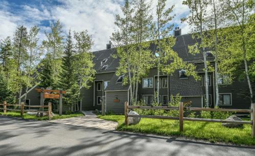 Keystone Maison | Pines 2045 by SummitCove Lodging