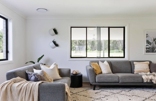 Woollamia Maison | Pines Escape is bright and spacious with a lovely homely feel