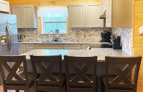 West Oneonta Cabine | New Luxury Log Cabin Lakefront w/ Kayaks & Hot Tub