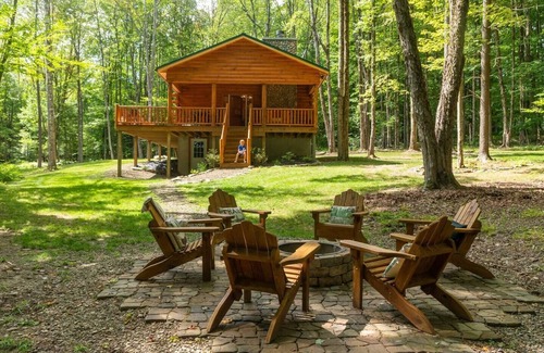 West Oneonta Cabine | New Luxury Log Cabin Lakefront w/ Kayaks & Hot Tub