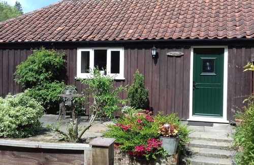 Thorpe Market Cottage | Pinewood Cottage - Situé dans une ancienne ferme dans un village