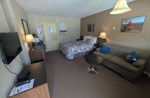 Barry's Bay Hôtel | PINEWOOD INN