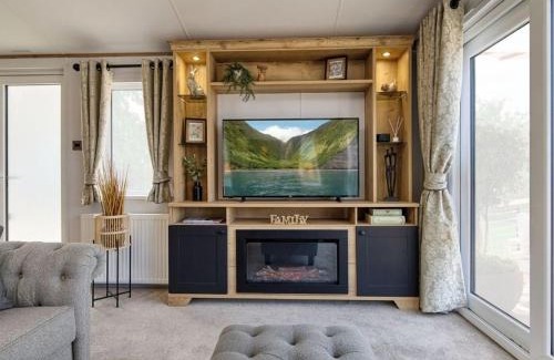 Wells-next-the-Sea Cabine | Pinewoods e-Lakeside Luxe - dog friendly