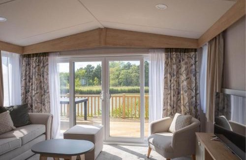 Wells-next-the-Sea Cabine | Pinewoods Lakeside Luxe no.2 - no dogs