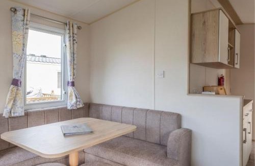 Wells-next-the-Sea Cabine | Pinewoods Park Compact sleeps 6 – no dogs