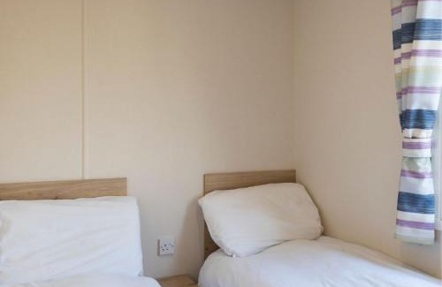 Wells-next-the-Sea Cabine | Pinewoods Park Compact sleeps 6 – no dogs