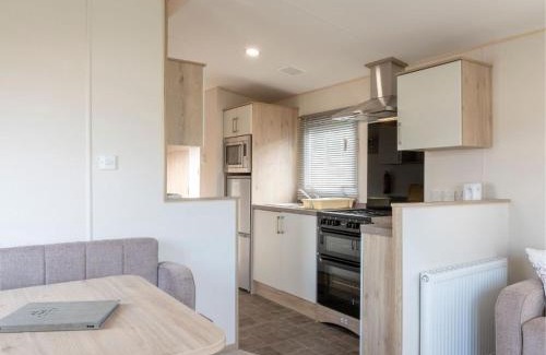 Wells-next-the-Sea Cabine | Pinewoods Park Compact sleeps 6 – no dogs