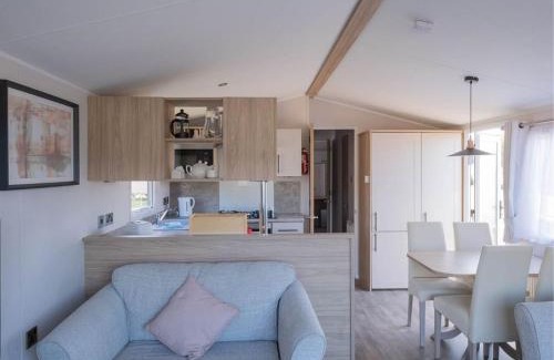Wells-next-the-Sea Cabine | Pinewoods Park Style no.2 - sleeps 8 – no dogs