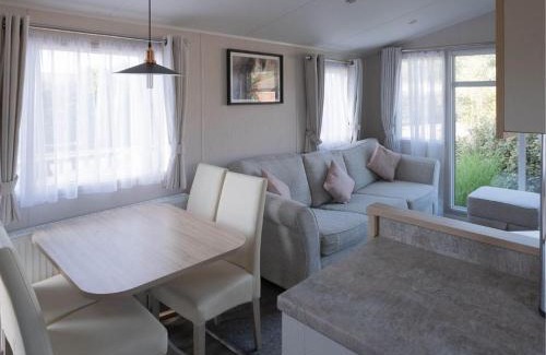 Wells-next-the-Sea Cabine | Pinewoods Park Style no.2 - sleeps 8 – no dogs