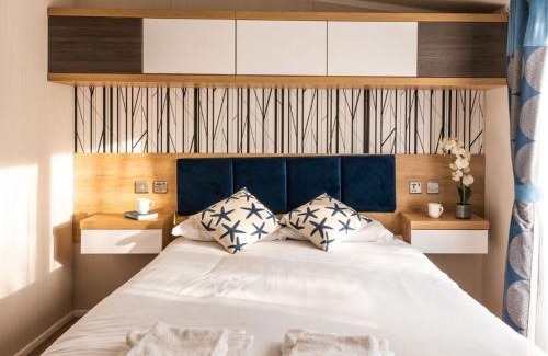 Wells-next-the-Sea Cabine | Pinewoods Saltmarsh Lodge no.3 sleeps 7 – no dogs