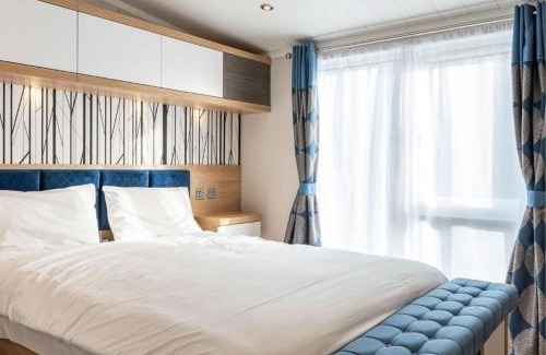 Wells-next-the-Sea Cabine | Pinewoods Saltmarsh Lodge no.2 sleeps 7 – no dogs