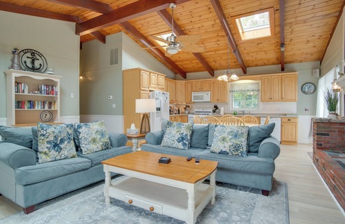 Silver Beach Maison | NOUVEAU! Cosy North Falmouth Accueil w / Guest House & A / C!