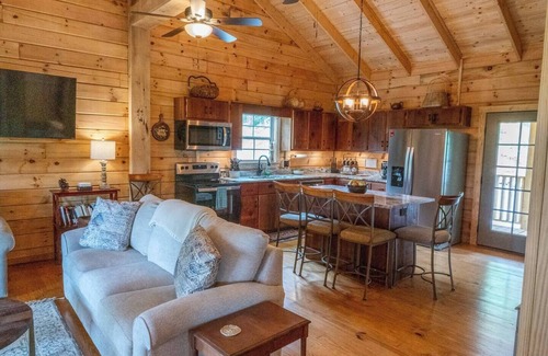 Talladega Cabine | Pinhoti Ridge Retreat Cabin 1, Pinhoti Path