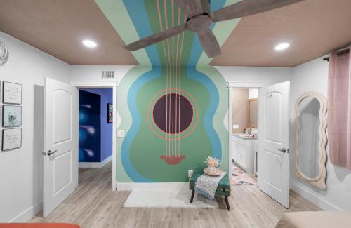 Ozona Maison | Pink Pony Villa - Waterfront Escape with Pool & Themed Rooms