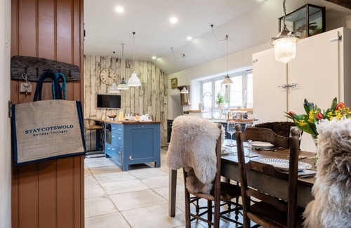 Chipping Campden Maison | Pinkney House - a cottage that sleeps 6 guests in 3 bedrooms
