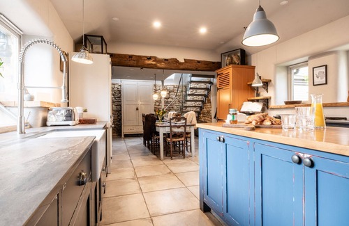 Chipping Campden Maison | Pinkney House - a cottage that sleeps 6 guests in 3 bedrooms