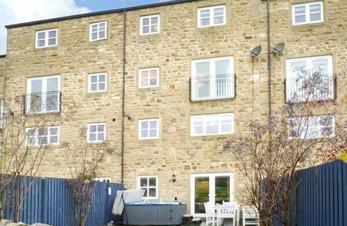 Cowling Cottage | Pinnacle View