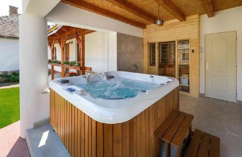 Bodony Maison | Pipacs és Tulipán Vendégház