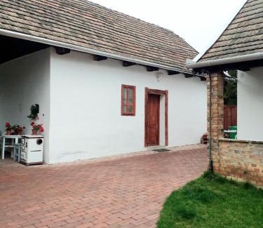 Bodony Maison | Pipacs és Tulipán Vendégház